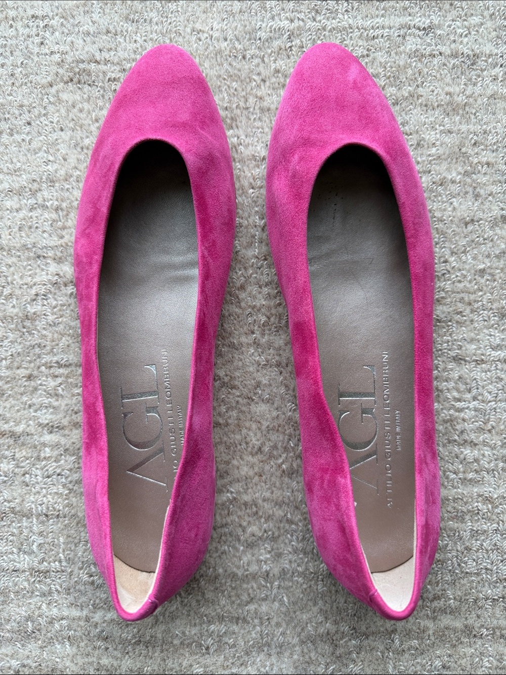 AGL - Fuchsia Suede Pointed Ballet Flats. Size US 10, IT 40.
